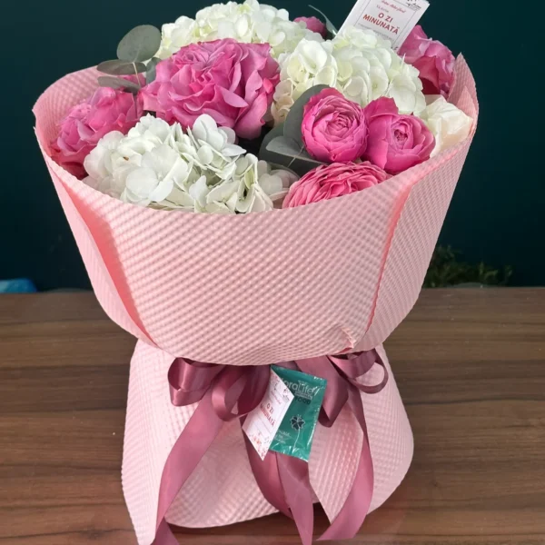 Buchet LOVE roz