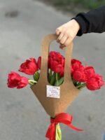 Buchet cu lalele rosii