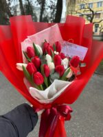 Buchet cu lalele rosii