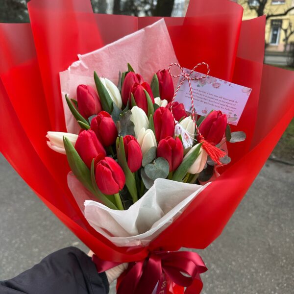 Buchet cu lalele rosii